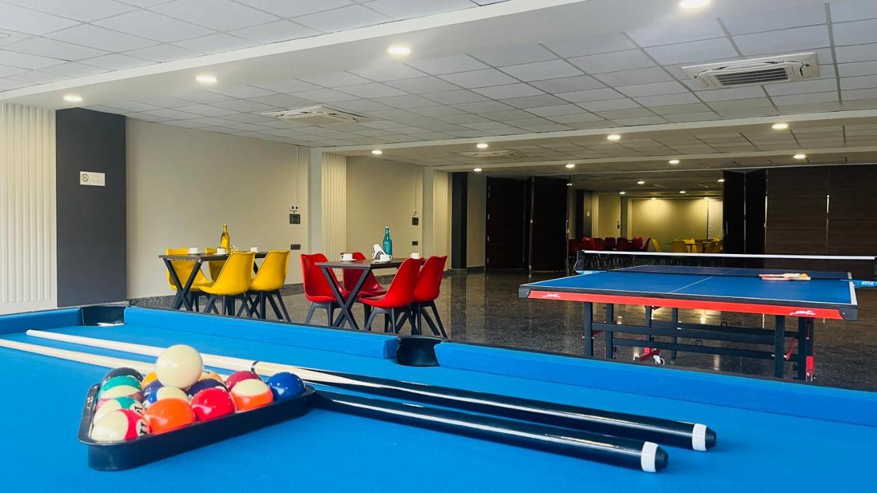 Zen Suites Gurgaon - Luxe Stays Collection Esterno foto